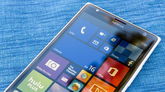 Microsoft admite, în sfârşit, că Windows Phone e mort. 