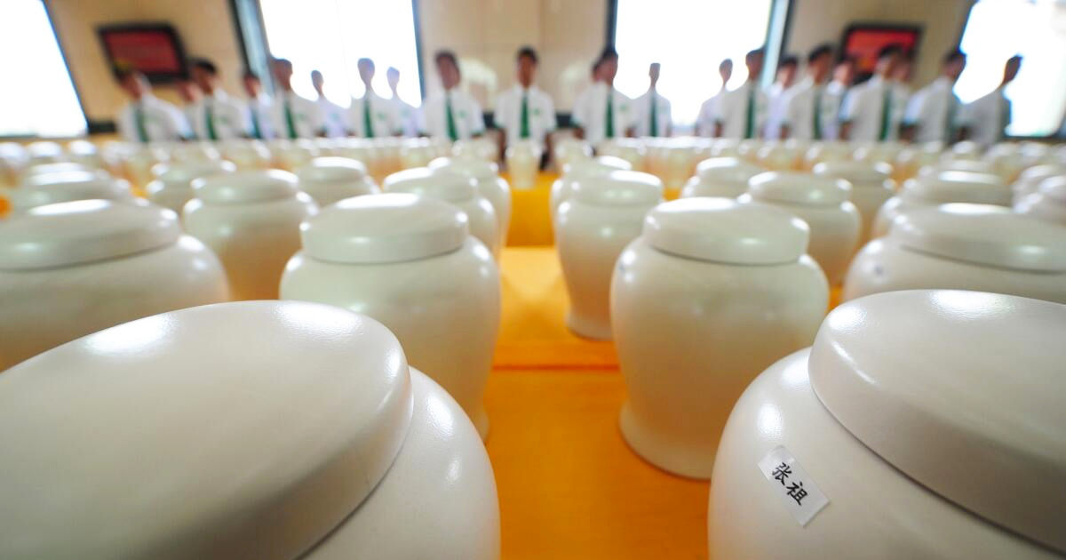 FT: Власти Китая запретят хоронить родственников в пустующих квартирах.