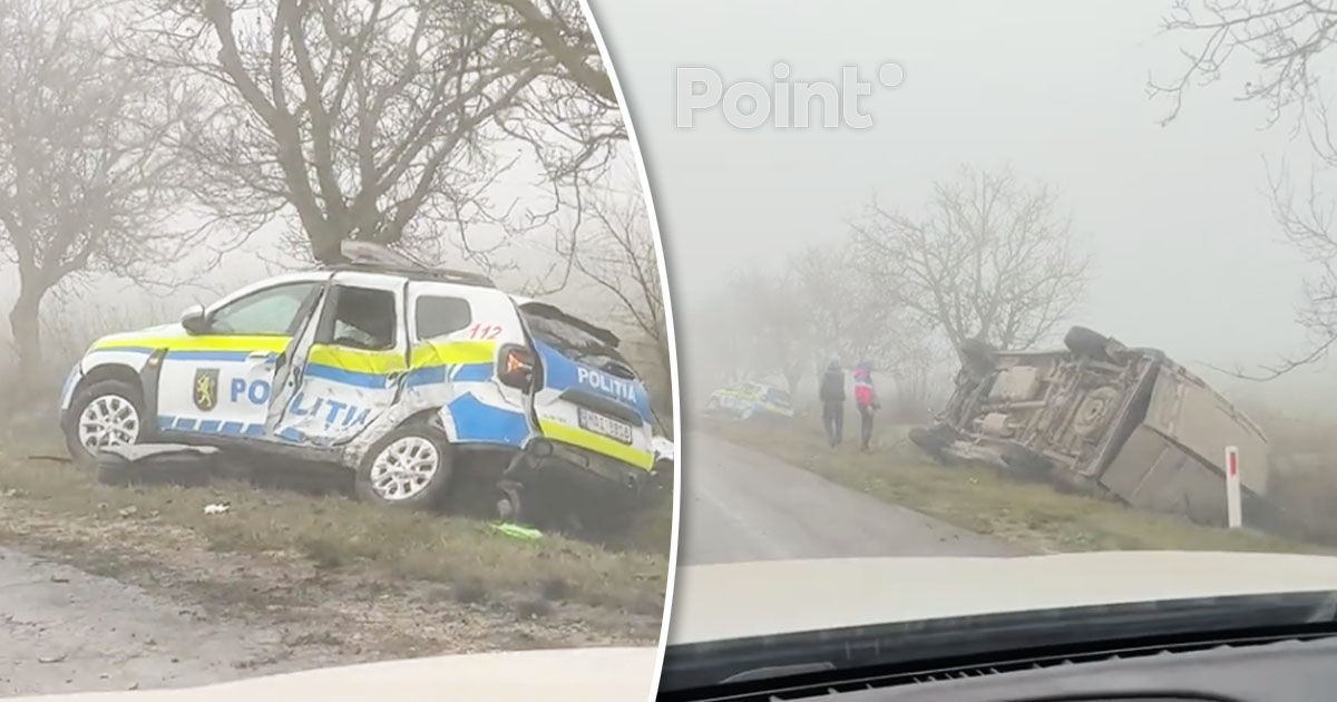 Un microbuz cu pasageri s-a răsturnat după ce s-a ciocnit cu o mașină de poliție.