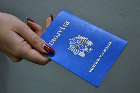 Желающие получить загранпаспорт по максимально ускоренной процедуре должны заплатить 1700 леев.Фото: vgrazhdanstve.ru