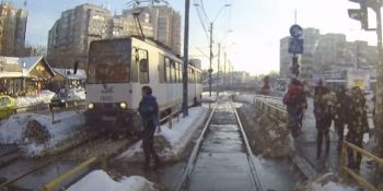 Cinci români mor zilnic în accidente rutiere, arată o statistică tristă pe anul trecut. Foto: captura video