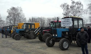 Fermierilor din Moldovacă au declarat că "vor bloca traseele rutiere naționale". Foto: jurnal.md