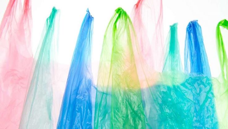 Agenții economici nu vor mai împinge consumatorilor pungi de plastic