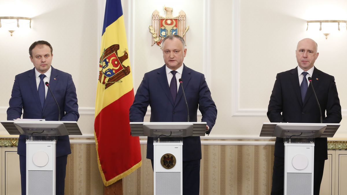 Președintele Igor Dodon, speakerul Andrian Candu și premierul Pavel Filip. Foto: privesc.eu
