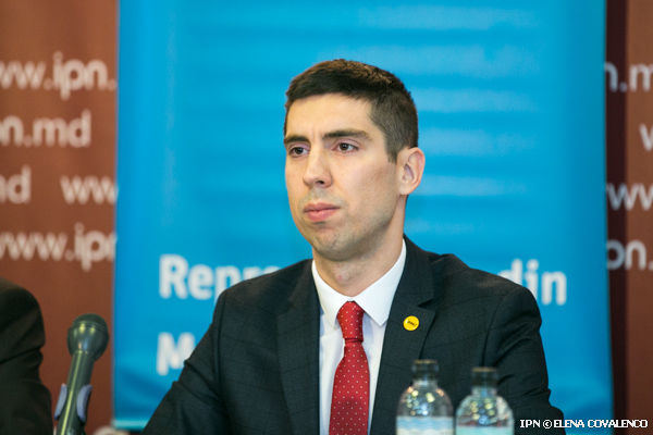 Депутат от блока ACUM Михай Попшой.