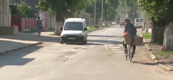 В этом году на дорожную разметку из местного бюджета выделили 600 тысяч леев.