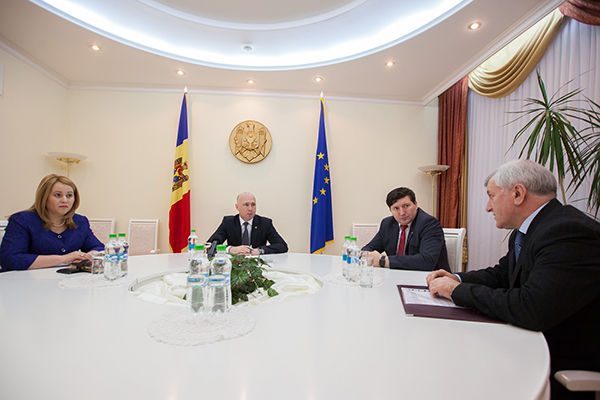 Guvernul caută soluţii pentru preţuri mai accesibile la pâine şi ulei. Foto: ipn.md