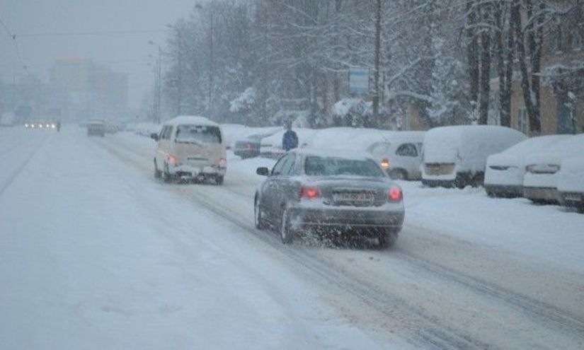 Se circulă în condiții de iarnă. Foto simbol:ziarulputerea.ro