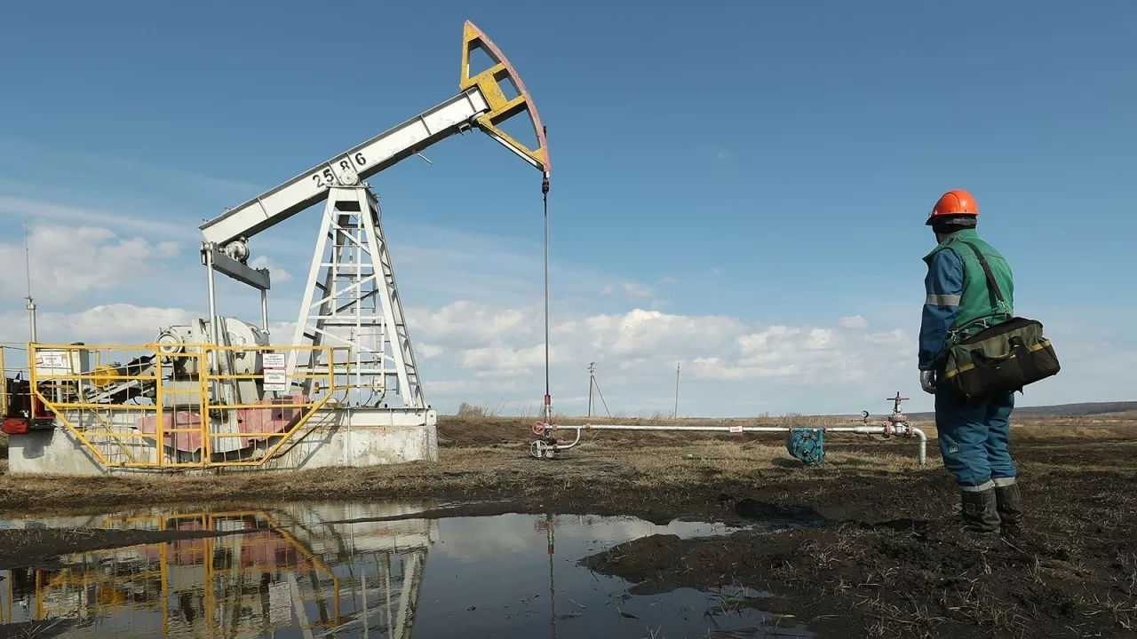 Стоимость нефти Brent и WTI снизилась на 2 процента.