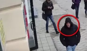 Un individ este căutat de oamenii legii.