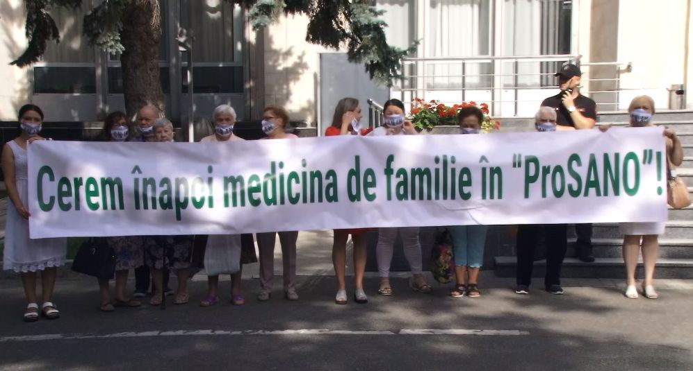 Врачи и пациенты медцентра Pro Sano недовольны запретом его деятельности.
