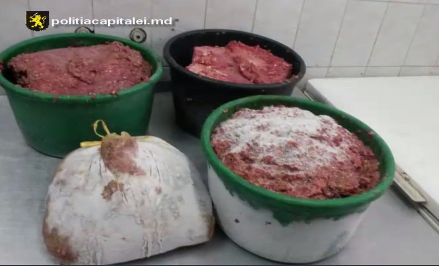 Владельцам неавторизованного мясного цеха грозит до десяти тысяч леев штраф.