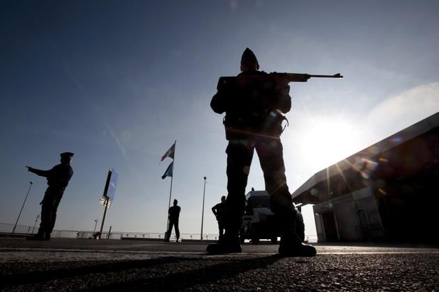 State membre ale Uniunii Europene au cerut luni Comisiei Europene să pregătească extinderea verificărilor la frontiere din cadrul Spaţiului Schengen pentru un termen de până la doi ani.