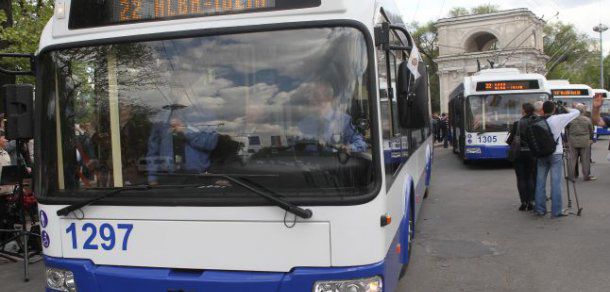 De la 1 iulie, 2 rute de troleibuz ar putea circula pe timp de noapte. Foto: adevarul.ro