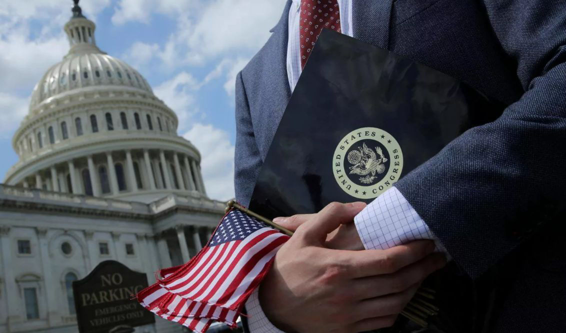 RISE: Санкции США дают Молдове возможность ловить коррупционеров по всему миру.