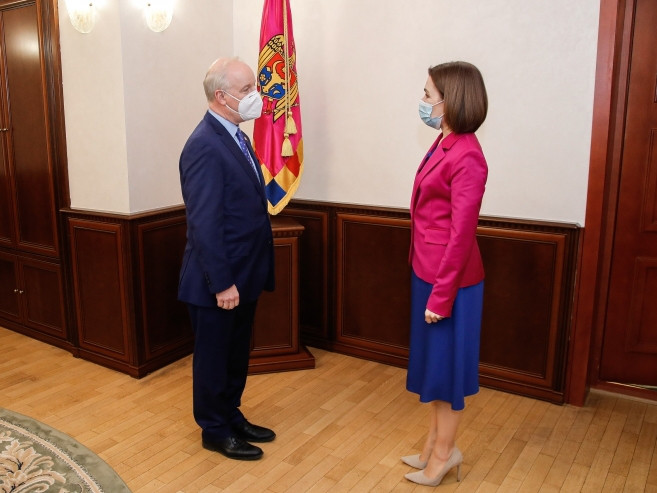 Президент Молдовы Майя Санду обсудила с послом США в Молдове Кентом Логсдоном текущую ситуацию.