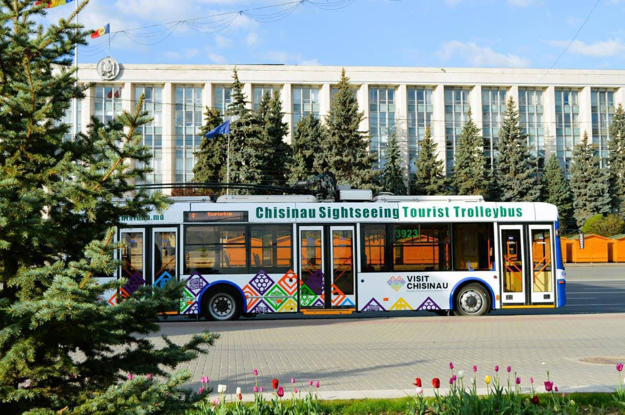 Activitatea troleibuzului turistic va fi suspendată în acest weekend.