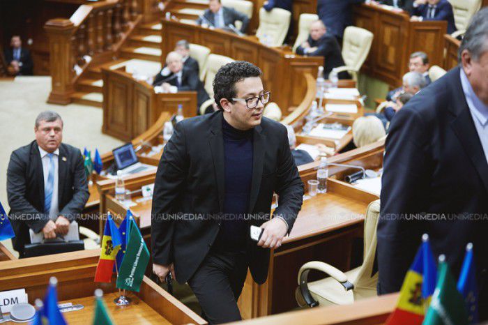 Liberal-democratul spune că prin această moțiune parcursul european este distrus.