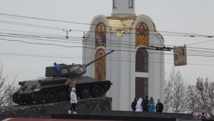 Militarii ruși din regiunea transnistreană sunt, de luni, în „alertă de război”. Aceștia au primit căști, veste antiglonţ şi muniție de luptă.