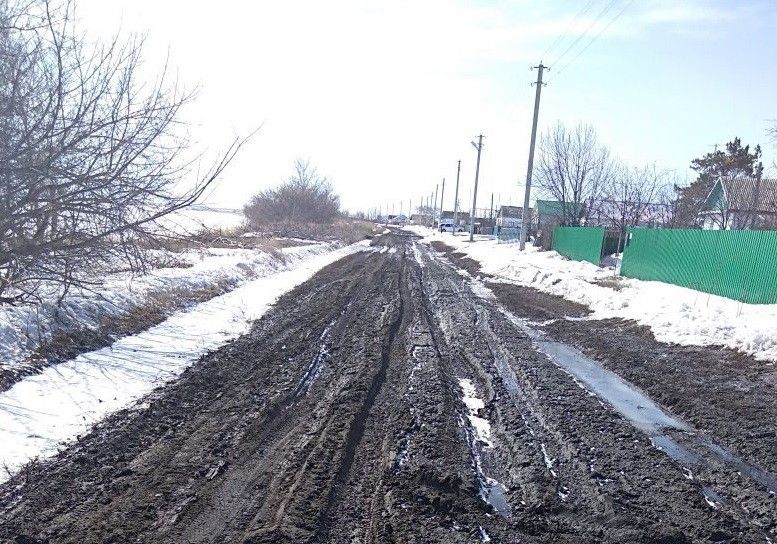 4 из 10 молдаван говорят, что самая важная проблема в их селе - дороги.