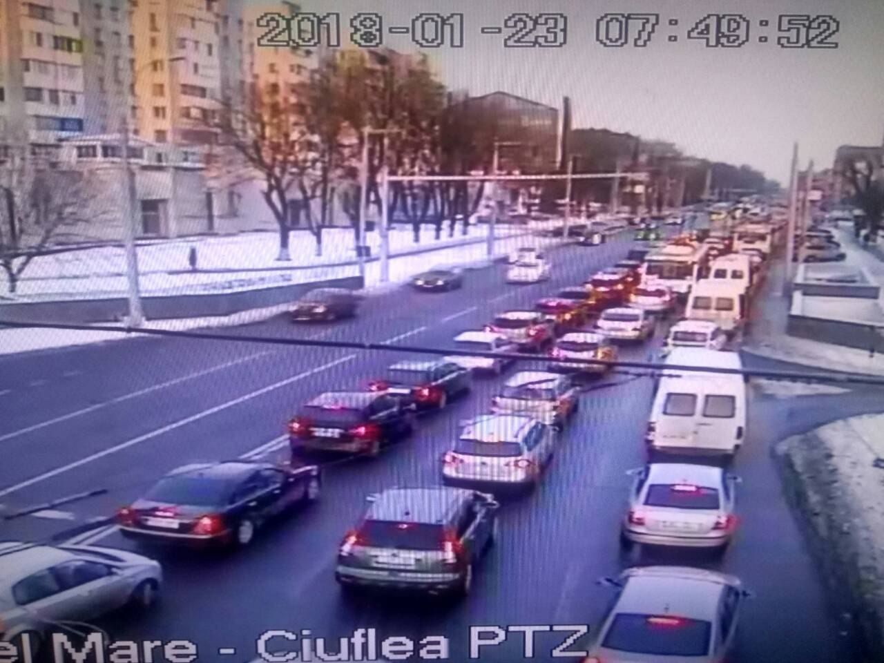 Служба InfoTrafic призывает водителей адаптировать скорость движения согласно предписаниям ПДД.