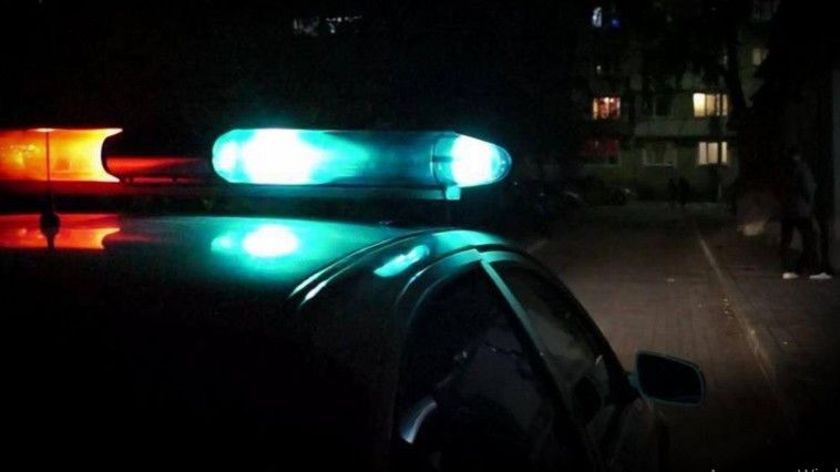 В Окницком районе мужчина угрожал полицейским ножом.