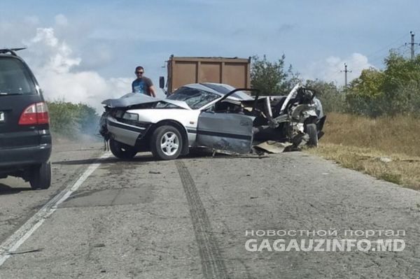 В Гагаузии автомобиль разорвало на части в результате ДТП.