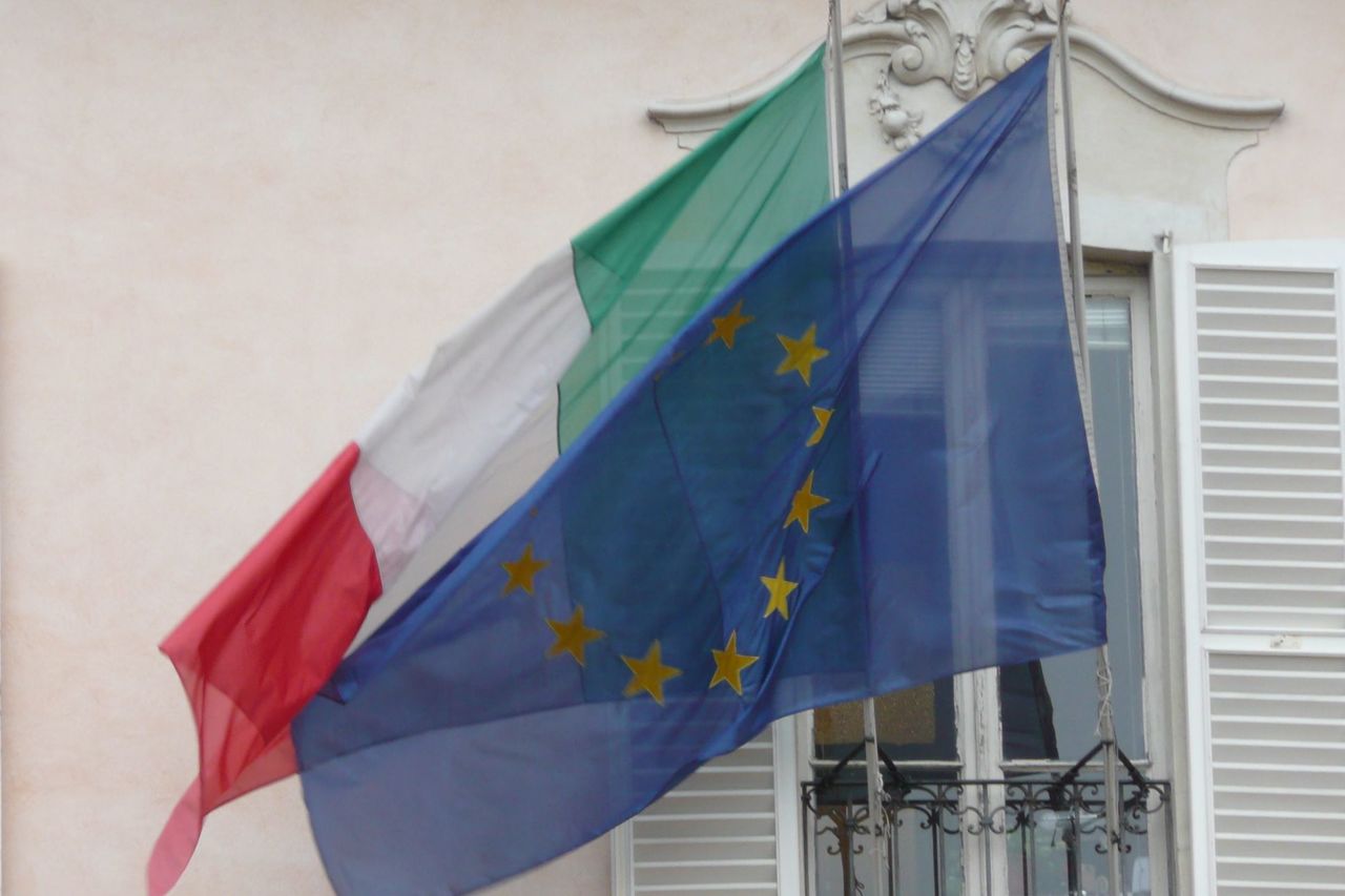 Dezechilibrul financiar care domnește în peninsula italiană începe să-și facă simțite efectele și în restul zonei euro.