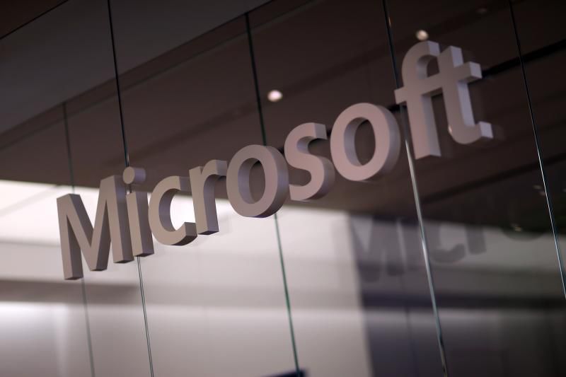 Microsoft lansează Windows 10 S, o versiune simplificată de Windows 10.