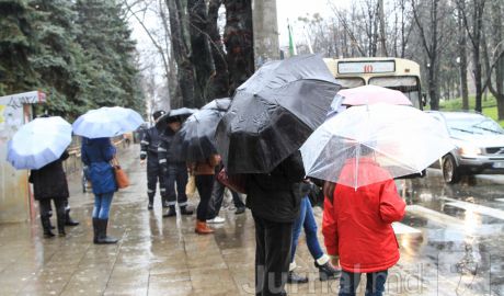 Meteorologii anunţă pentru acest weekend cer predominant noros. Foto: jurnal.md
