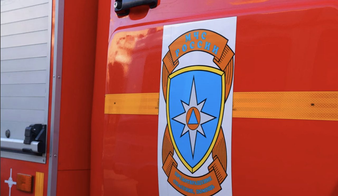 В МЧС сообщили о падении вертолета в Ленинградской области.