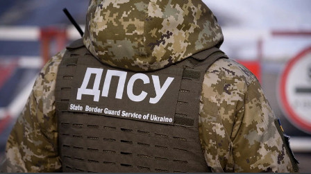 Женщина попыталась вывезти 50-летнего мужа из Украины в багажнике.