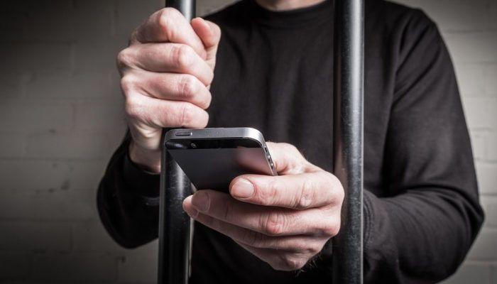 Bruiajul telefoanelor mobile în penitenciarele din Moldova, o investiție deocamdată inaccesibilă.