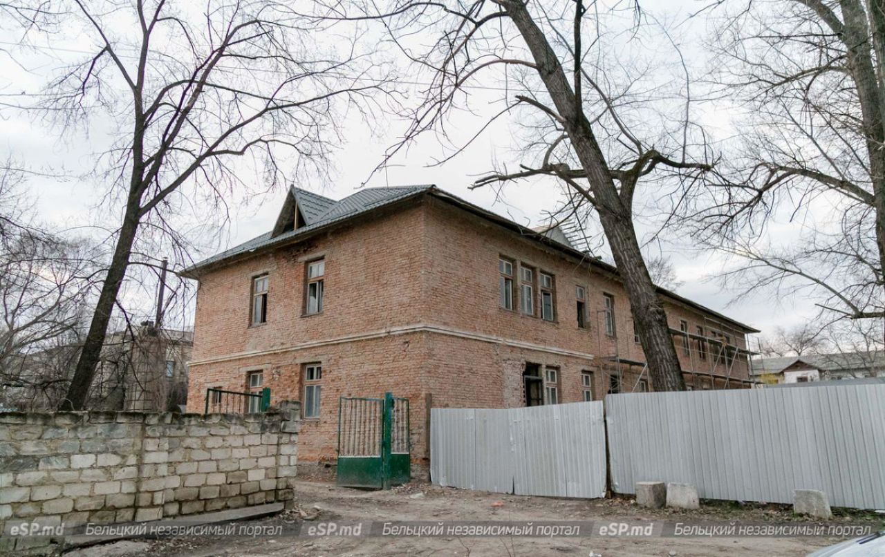 Перекрытия в здании бани усилят, ремонт продолжат. (Фото «СП»)