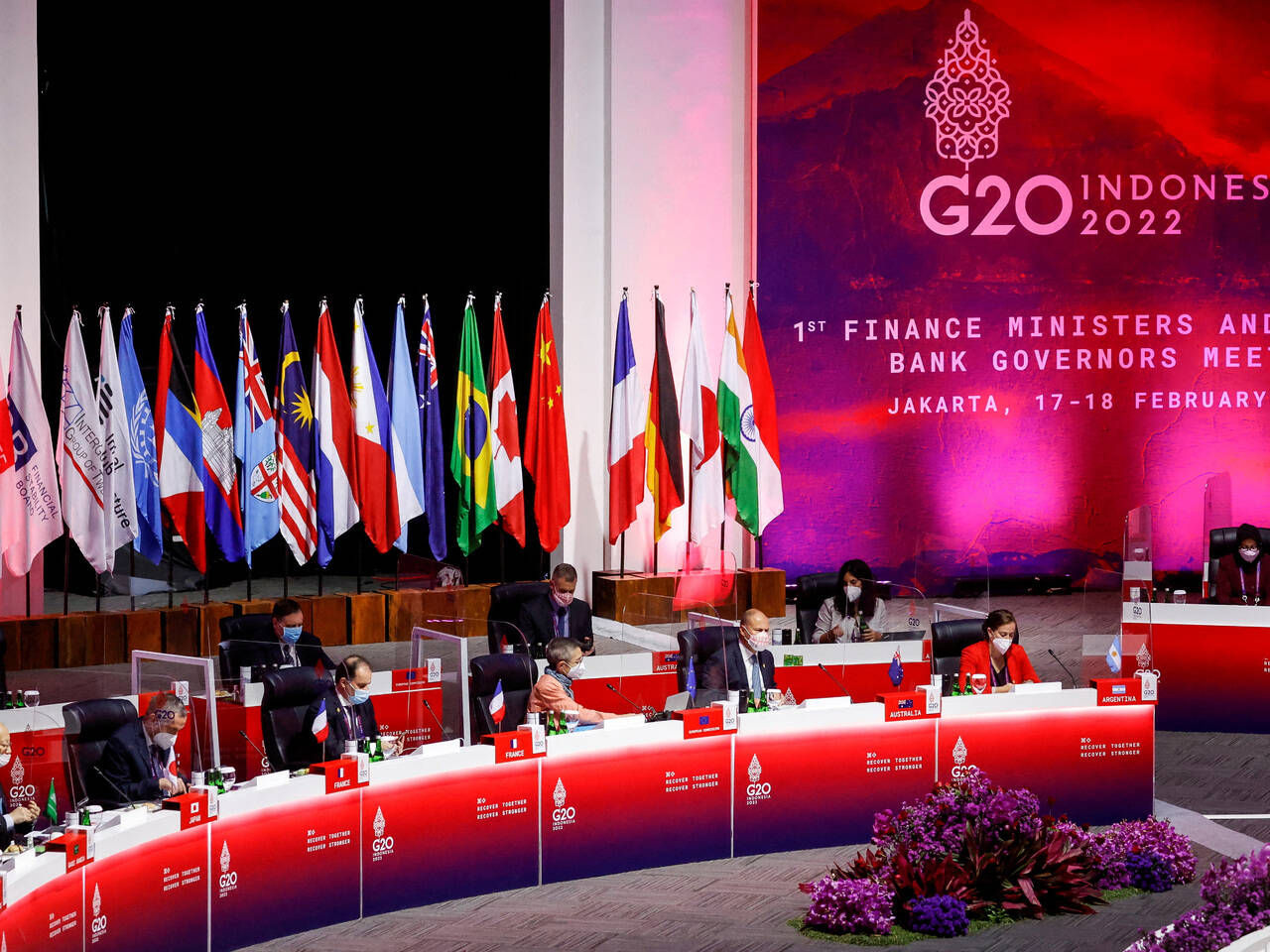 У Зеленского просят исключить Россию из G20 после ударов по Украине.