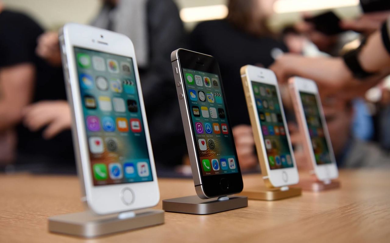 Apple прекратила выпуск устаревших iPhone.