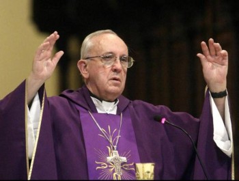 Liderul de la Kremlin şi-a făcut cruce şi a sărutat o icoană pe care i-a dăruit-o suveranului pontif.