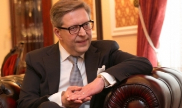 По мнению еврочиновника, в республике неблагополучной остается ситуация в области борьбы с коррупцией, и Евросоюз не намерен закрывать глаза на эти проблемы.