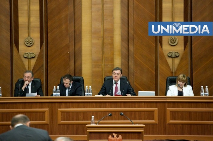 Preşedintele Parlamentului, Igor Corman, a propus organizarea audierilor în cazul Băncii de Economii pentru şedinţa de joia viitoare a Parlamentului.