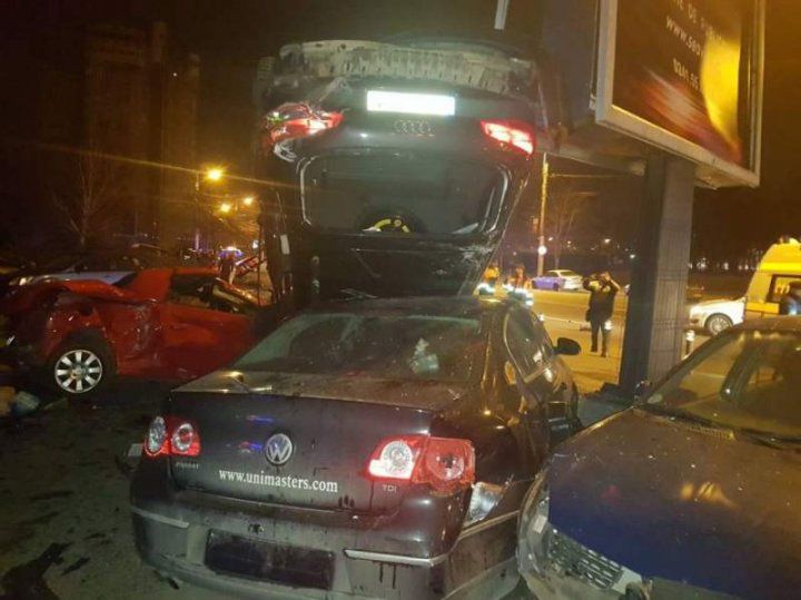 Adevărul despre şoferiţa cu Q7 care a distrus 10 maşini. Ce a păţit. Foto: Observator TV