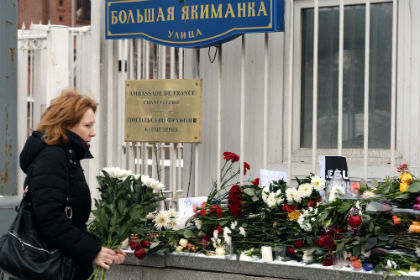 Официально в московской полиции информацию об усилении охраны французского посольства пока не комментируют.