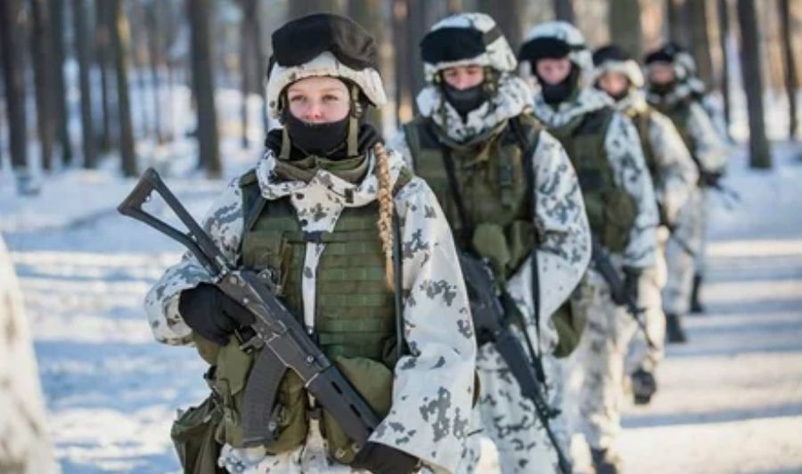 В армии Финляндии мужчин и женщин поселят в общие казармы.