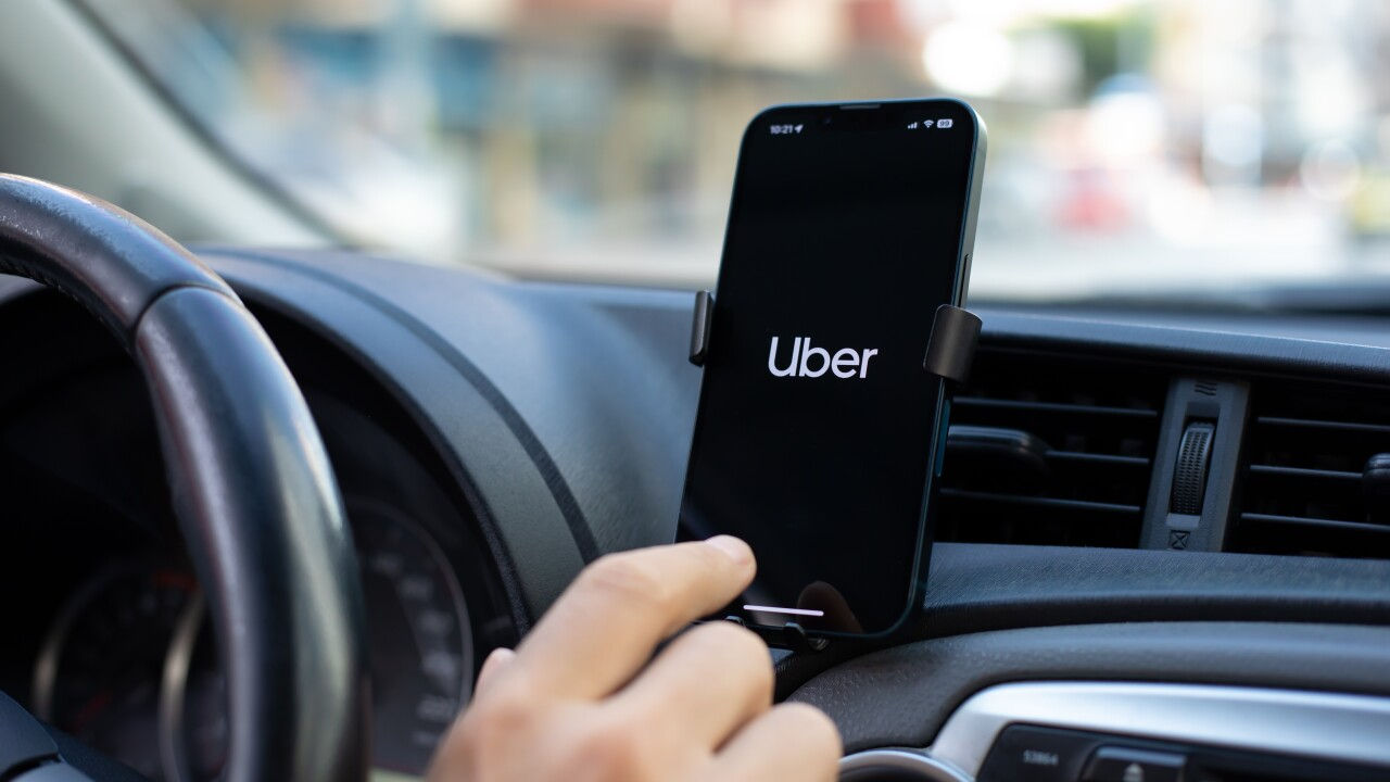 Uber a introdus o insignă de pasager verificat și o funcție de înregistrare a cursei.