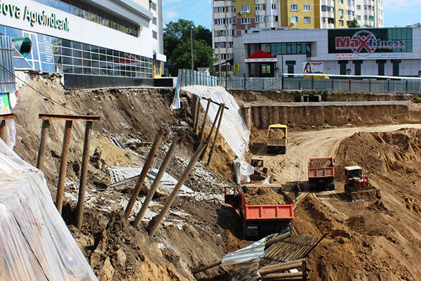 Detalii în cazul surpării din strada Miron Costin.