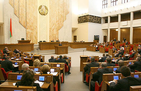 Эти выборы обойдутся белорусскому бюджету примерно в 12 миллионов долларов.