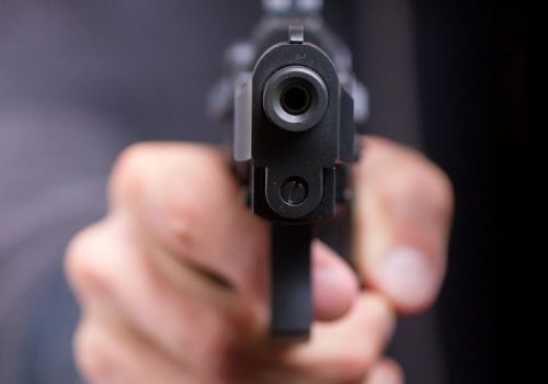 В Болгарии молдаванин обстрелял россиянина из-за женщины.