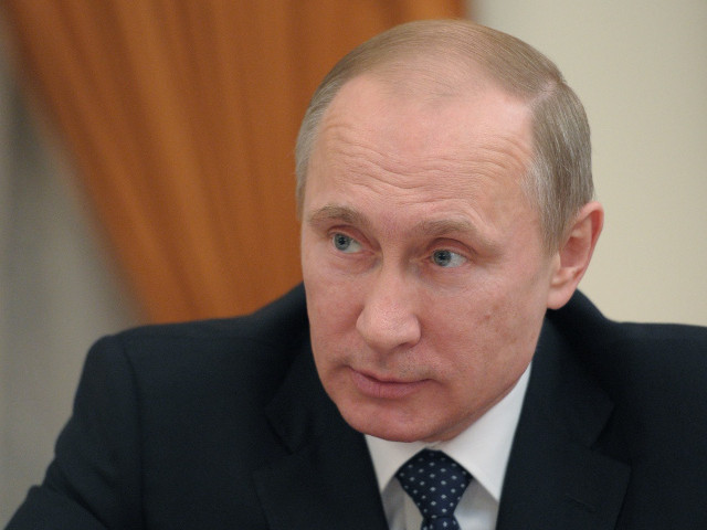 Президент РФ Владимир Путин поручил правительству продолжить контакты с украинскими партнерами по развитию торгово-экономических связей.