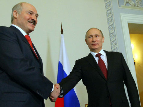 Владимир Путин поздравил с 60-летним юбилеем своего белорусского коллегу Александра Лукашенко.