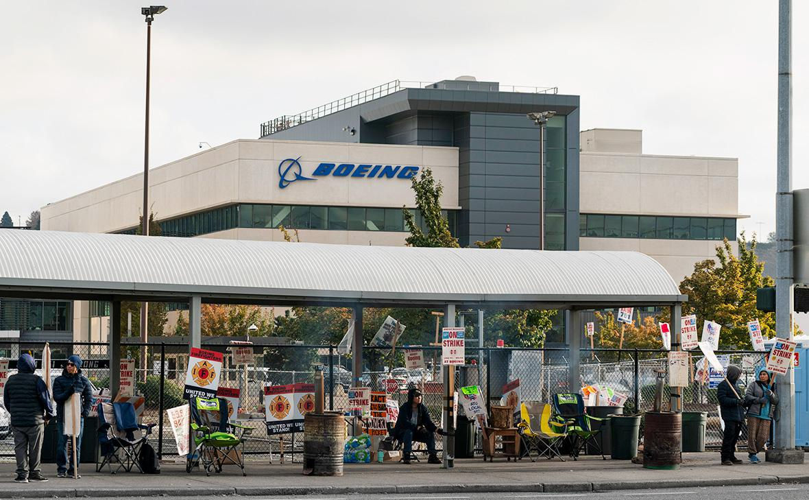 WSJ a aflat că Boeing ia în considerare vânzarea afacerii sale spațiale.