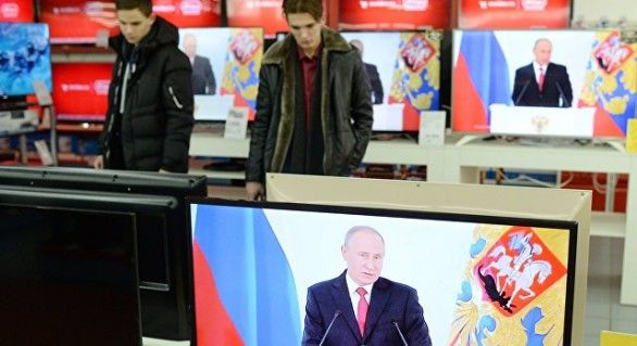 Vladimir Putin a adoptat un ton neobişnuit de conciliant în discursul său anual despre starea naţiunii.